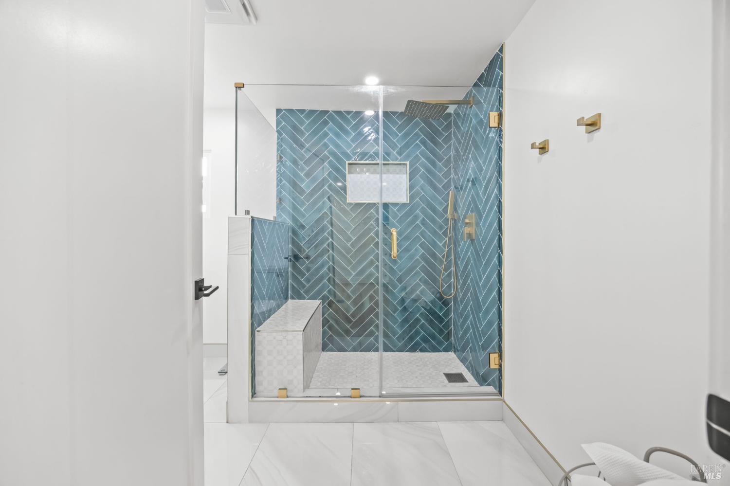 Detail Gallery Image 11 of 36 For 136 Renida St, Vallejo,  CA 94591 - 4 Beds | 3 Baths