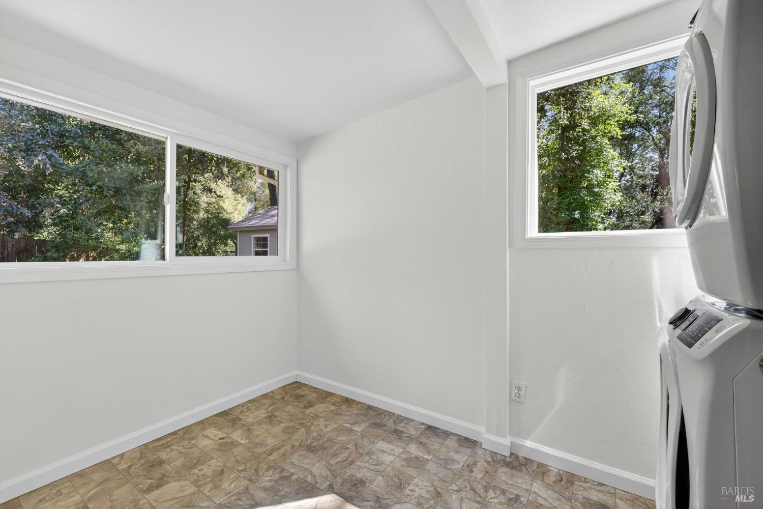 Detail Gallery Image 14 of 26 For 10661 Woodside Dr, Forestville,  CA 95436 - 2 Beds | 1 Baths