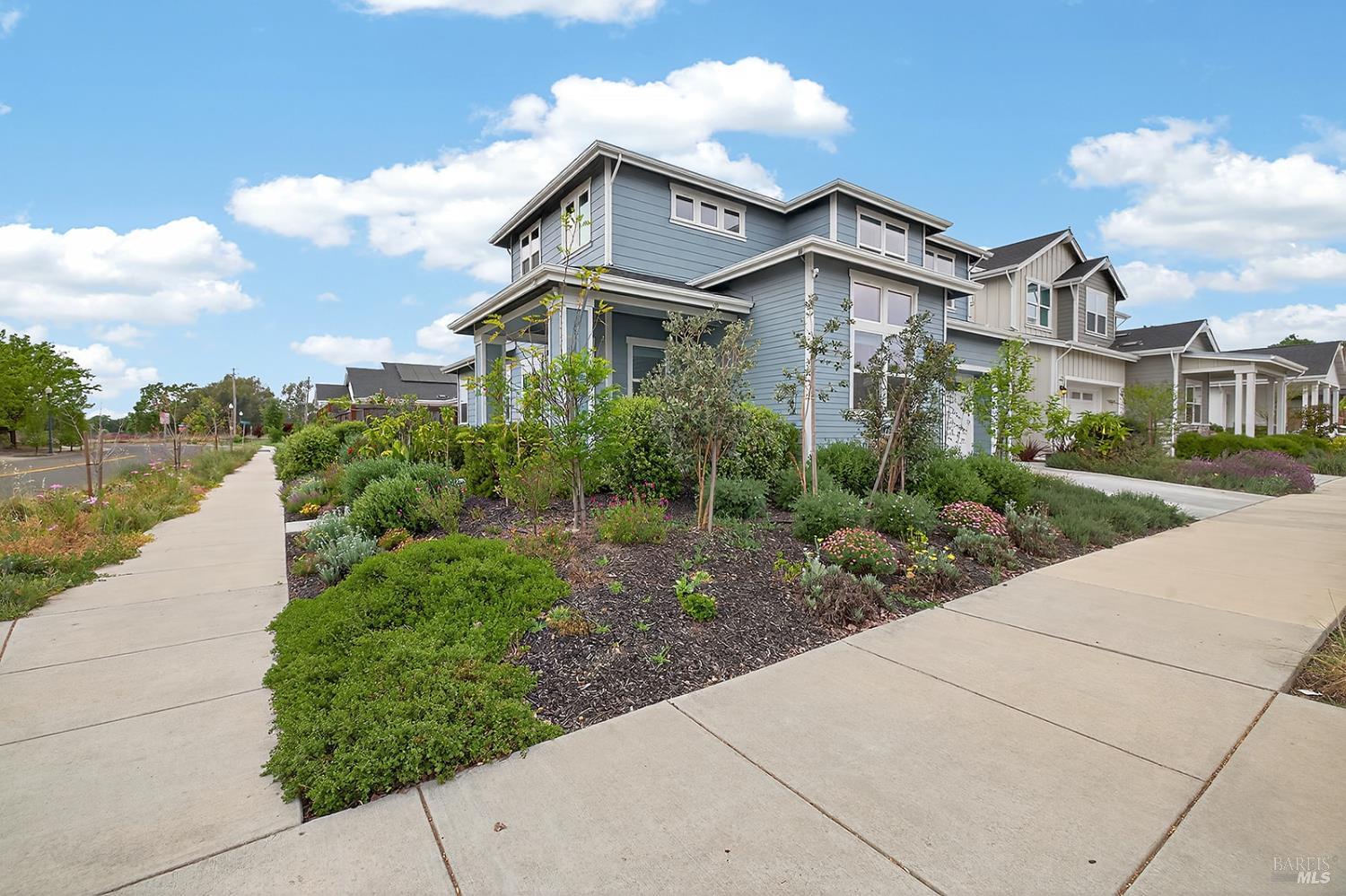 Detail Gallery Image 35 of 38 For 1145 Portello Ln, Windsor,  CA 95492 - 3 Beds | 3 Baths