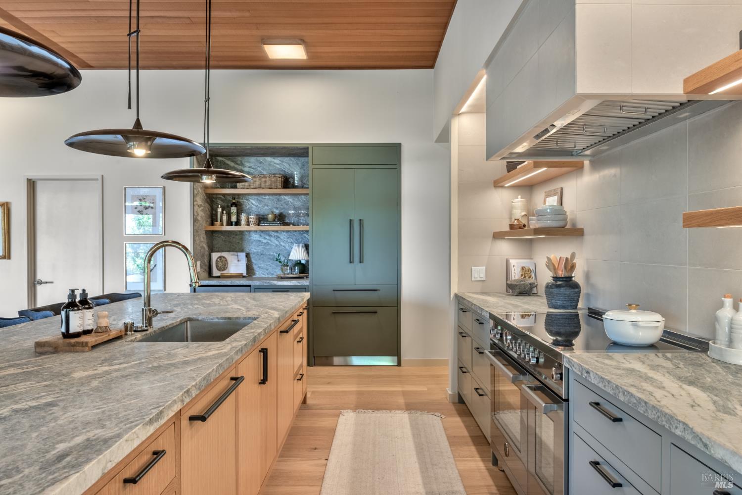 Detail Gallery Image 9 of 43 For 18492 White Oak Dr, Sonoma,  CA 95476 - 4 Beds | 4/1 Baths