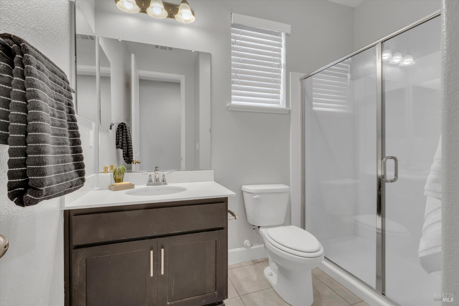 Detail Gallery Image 33 of 45 For 580 Kingbird Cir, Vacaville,  CA 95688 - 5 Beds | 4/1 Baths