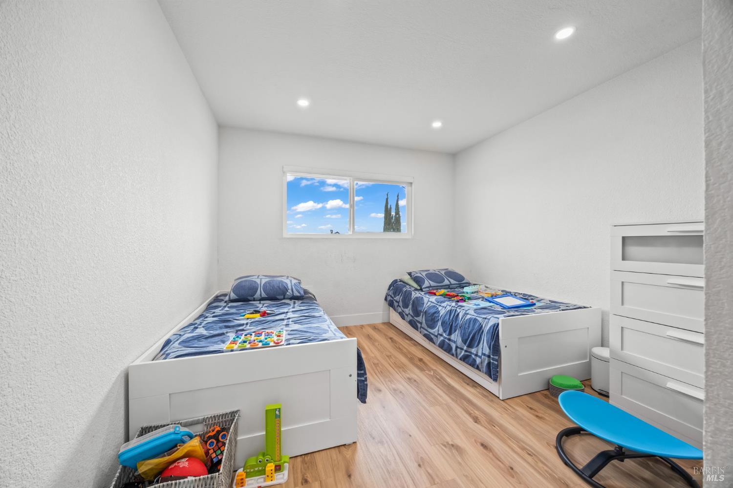 Detail Gallery Image 15 of 36 For 136 Renida St, Vallejo,  CA 94591 - 4 Beds | 3 Baths