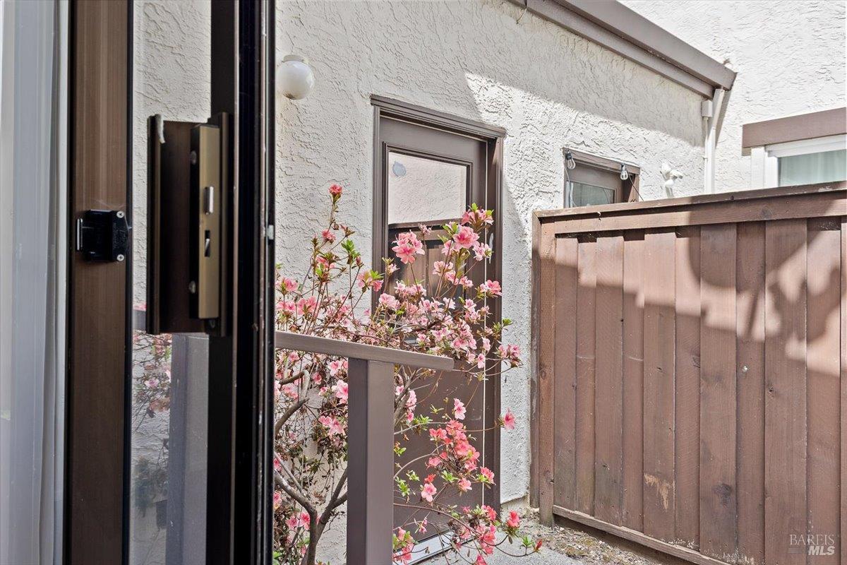 Detail Gallery Image 21 of 37 For 920 Shady Oak Dr, Santa Rosa,  CA 95404 - 3 Beds | 2 Baths