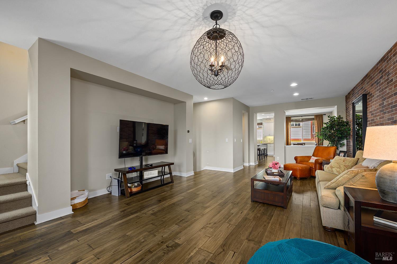 Detail Gallery Image 15 of 32 For 228 Johnson St, Windsor,  CA 95492 - 3 Beds | 2/2 Baths