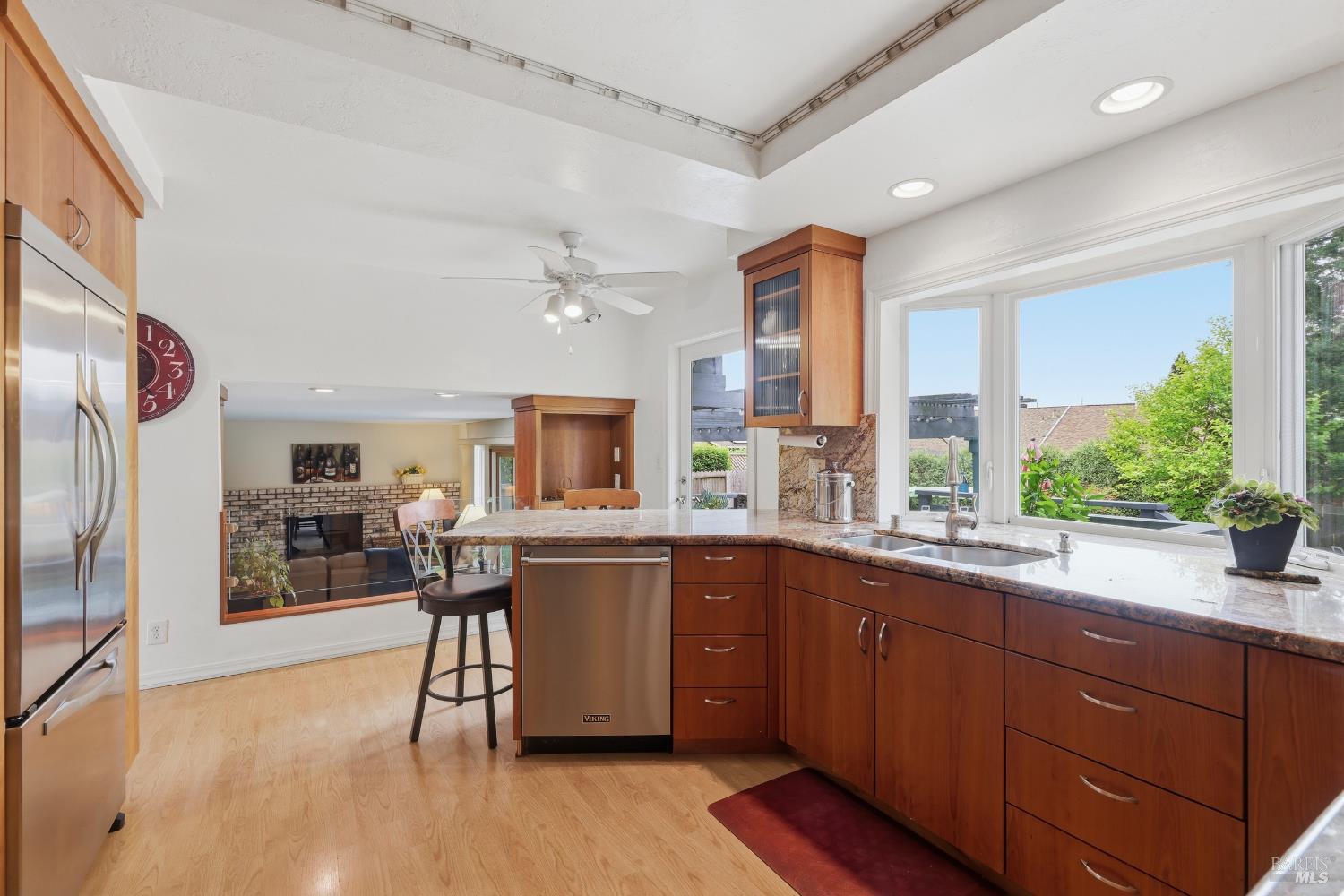 Detail Gallery Image 2 of 39 For 29 Caulfield Ct, Petaluma,  CA 94954 - 4 Beds | 3 Baths