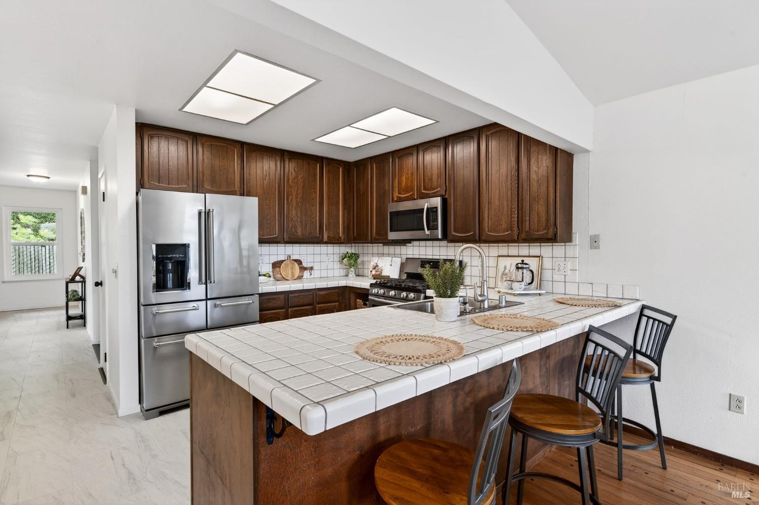 Detail Gallery Image 8 of 21 For 6174 San Benito Ct, Rohnert Park,  CA 94928 - 4 Beds | 2 Baths