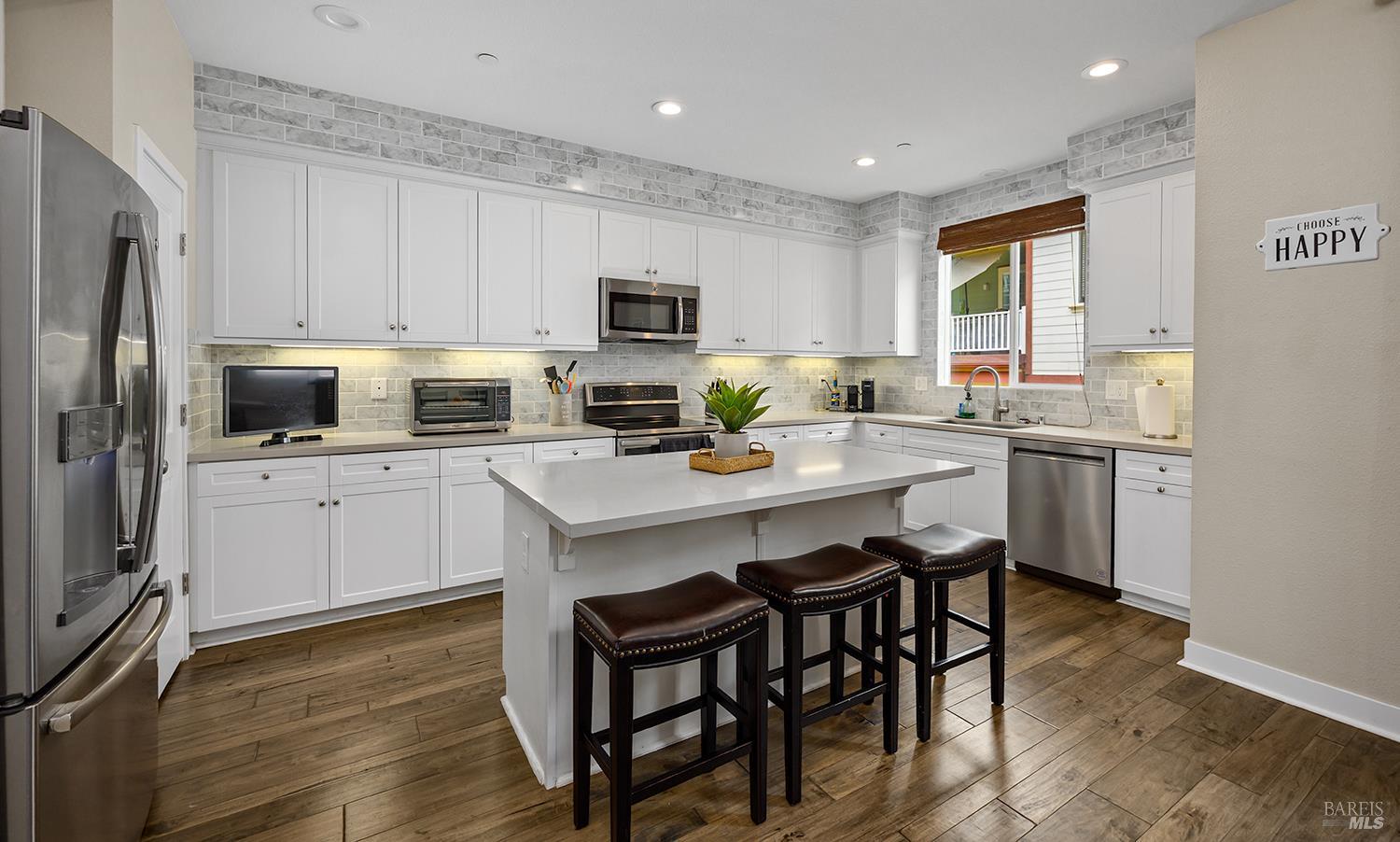 Detail Gallery Image 17 of 32 For 228 Johnson St, Windsor,  CA 95492 - 3 Beds | 2/2 Baths