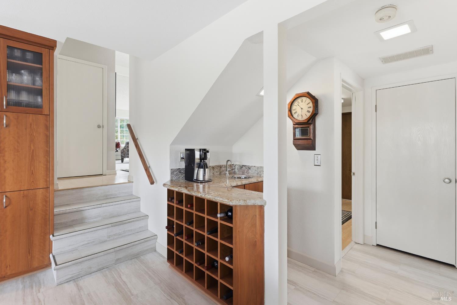 Detail Gallery Image 11 of 39 For 29 Caulfield Ct, Petaluma,  CA 94954 - 4 Beds | 3 Baths