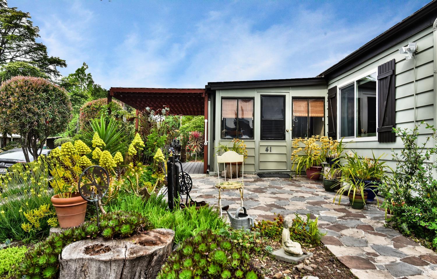 Detail Gallery Image 4 of 39 For 41 Cuernavaca Dr, Sonoma,  CA 95476 - 2 Beds | 2 Baths