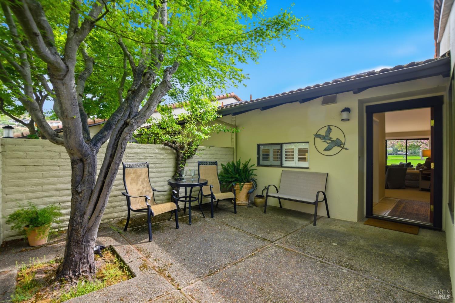 Detail Gallery Image 4 of 49 For 13 Fairways Dr, Napa,  CA 94558 - 2 Beds | 2 Baths