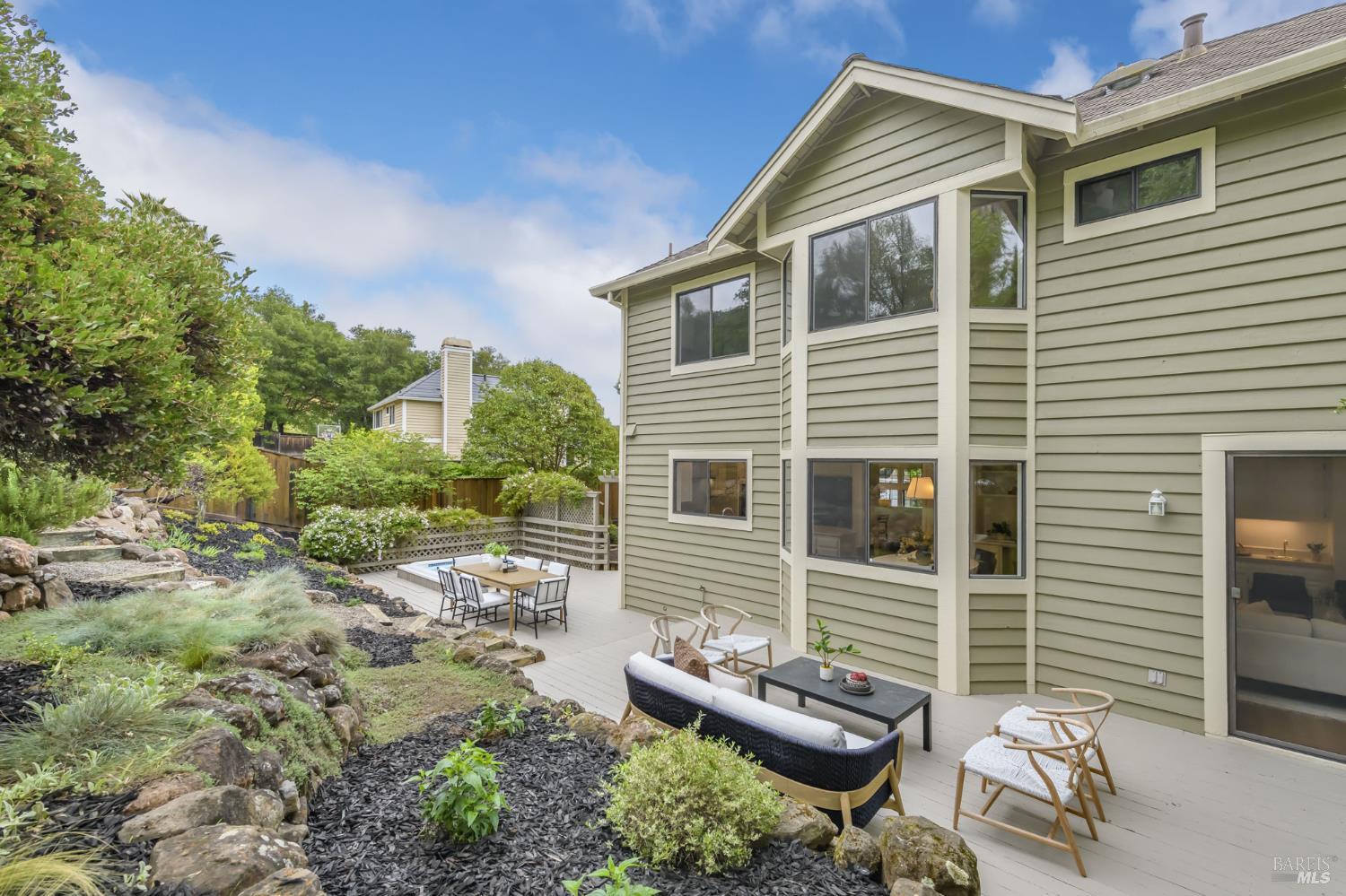 Detail Gallery Image 22 of 45 For 493 Fieldstone Dr, Novato,  CA 94945 - 4 Beds | 3 Baths