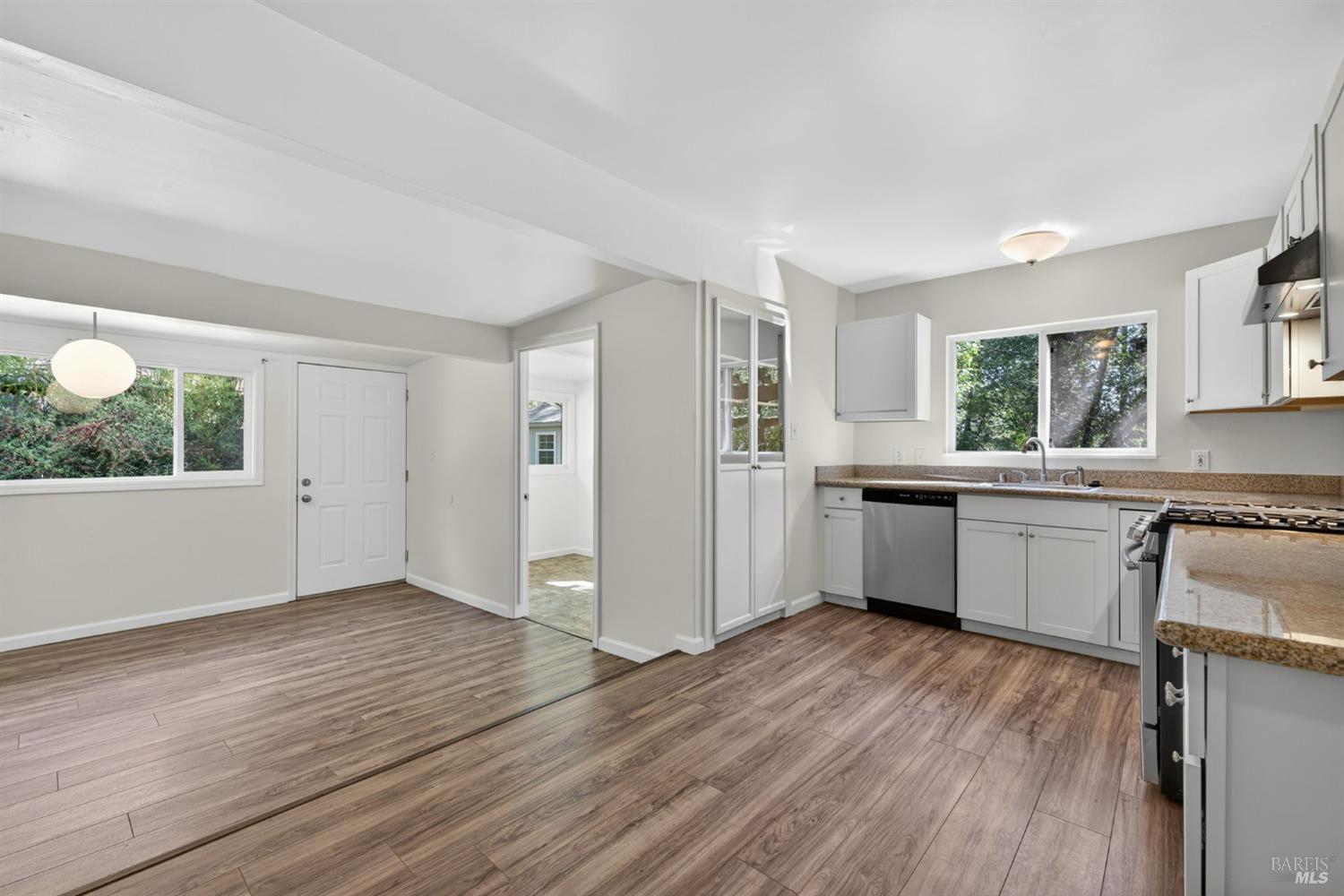 Detail Gallery Image 7 of 26 For 10661 Woodside Dr, Forestville,  CA 95436 - 2 Beds | 1 Baths