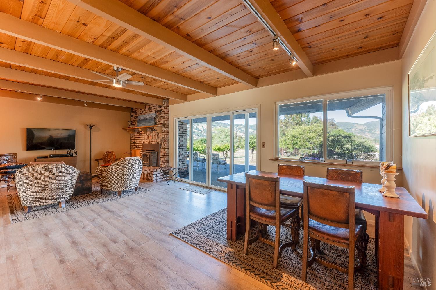 Detail Gallery Image 8 of 41 For 1961 Foothill Dr, Redwood Valley,  CA 95470 - 4 Beds | 2/1 Baths