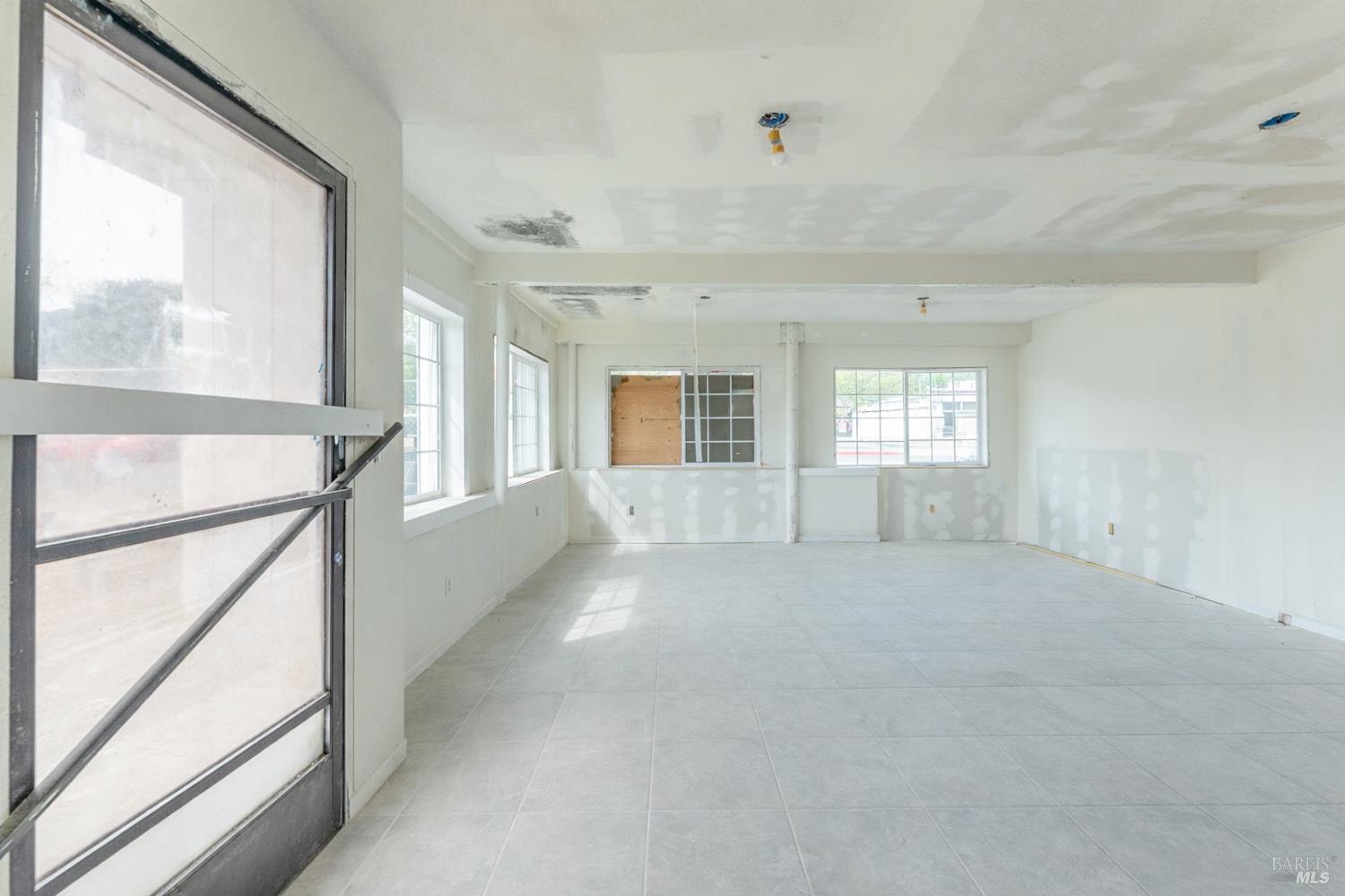 Detail Gallery Image 3 of 14 For 735 S State St, Ukiah,  CA 95482 - – Beds | – Baths