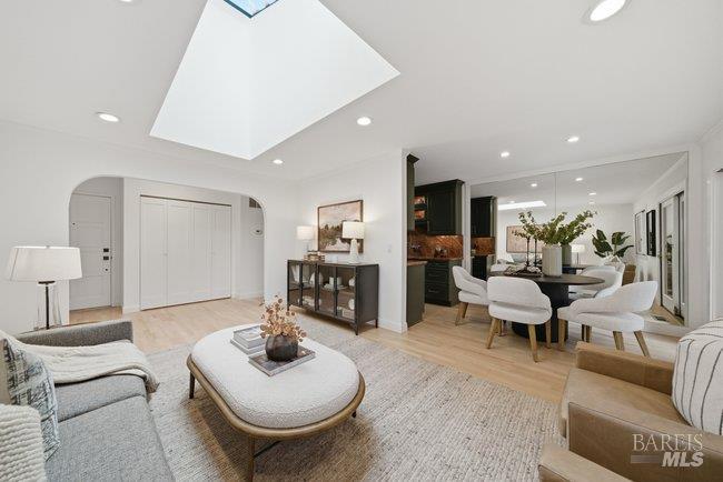 Detail Gallery Image 11 of 50 For 10 Catalpa Ave #7,  Mill Valley,  CA 94941 - 2 Beds | 1 Baths