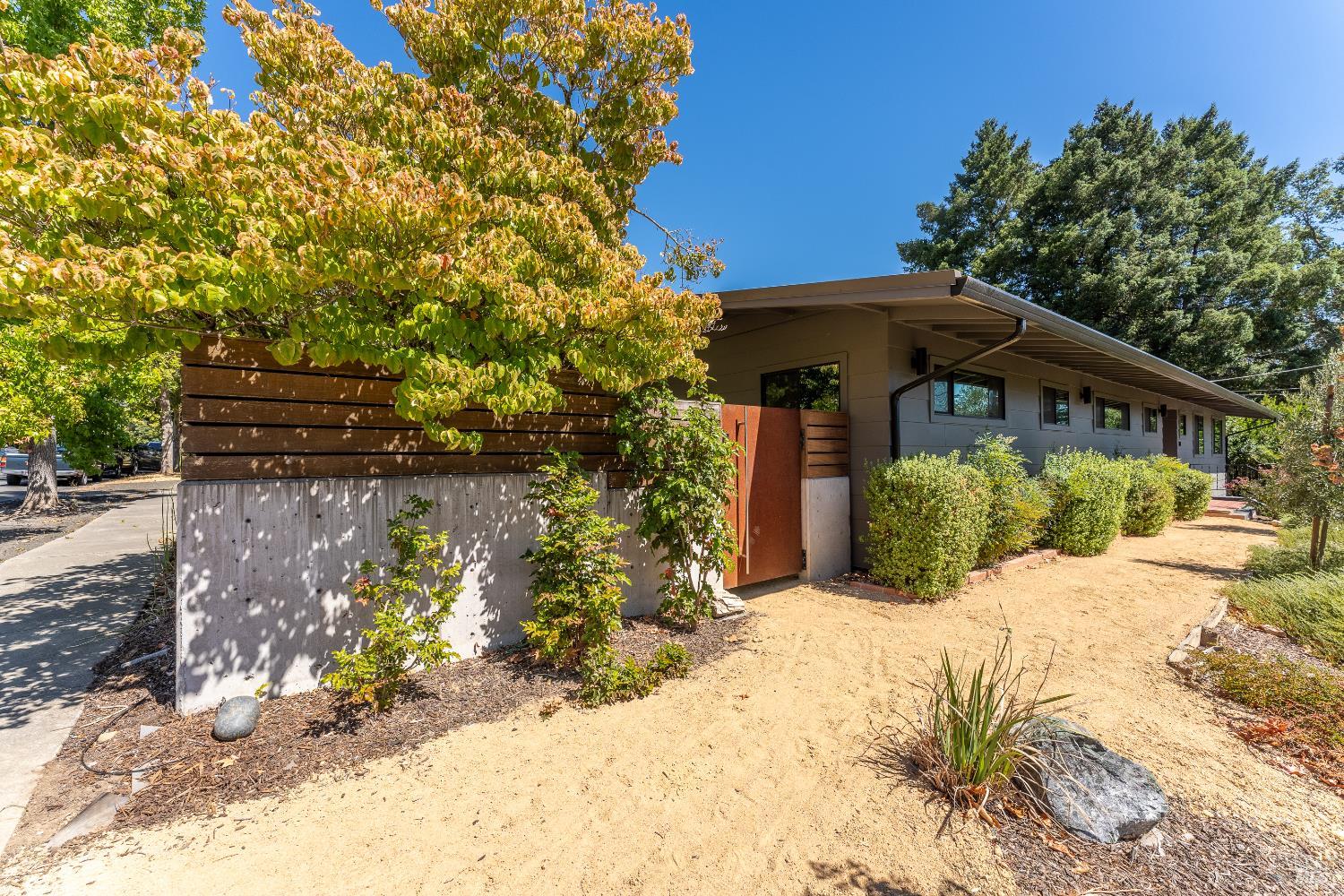 Detail Gallery Image 4 of 40 For 788 Walnut Ave, Ukiah,  CA 95482 - 3 Beds | 3/2 Baths