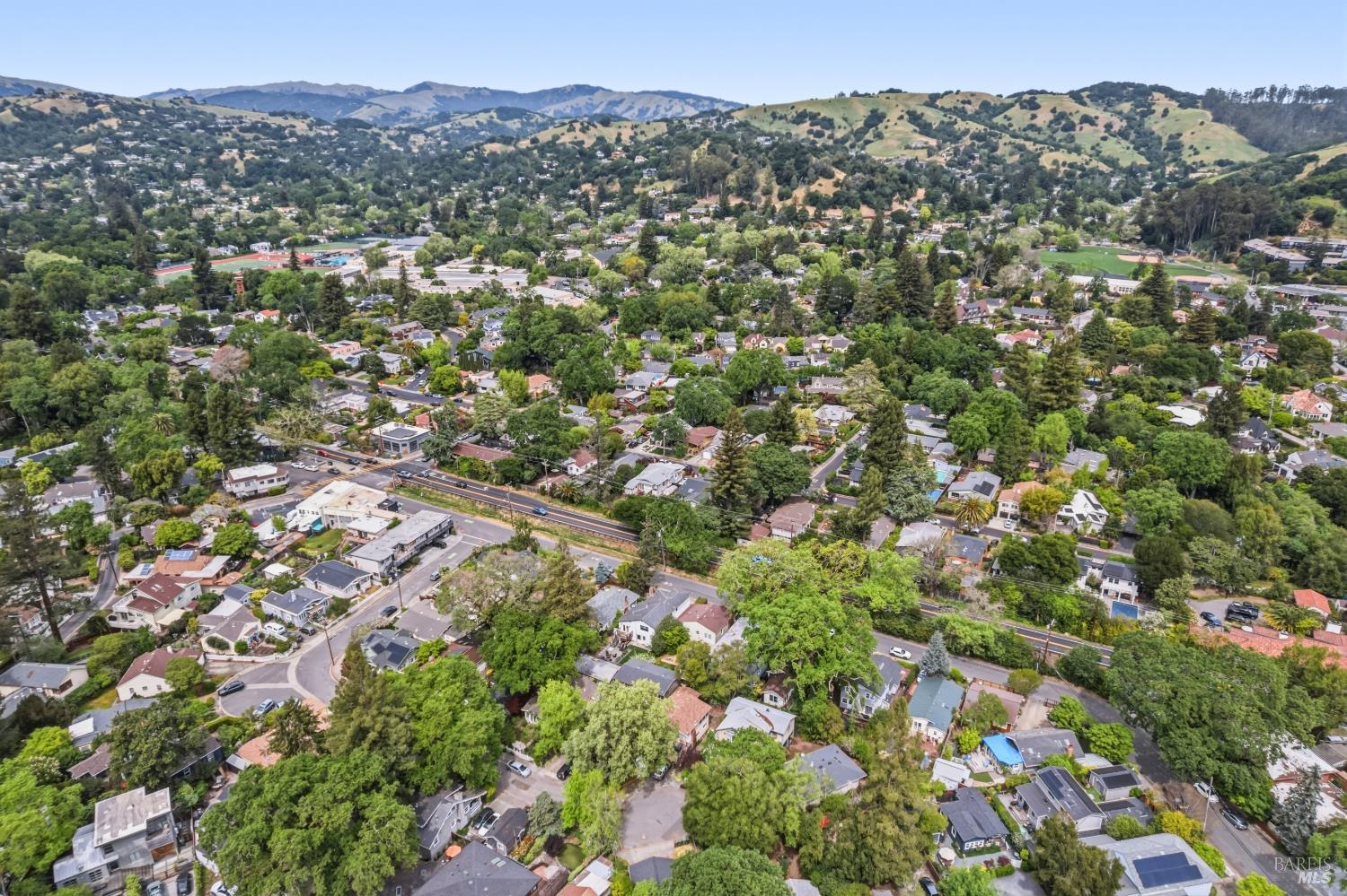 Detail Gallery Image 30 of 34 For 31 Rowland Ct, San Anselmo,  CA 94960 - 3 Beds | 1 Baths