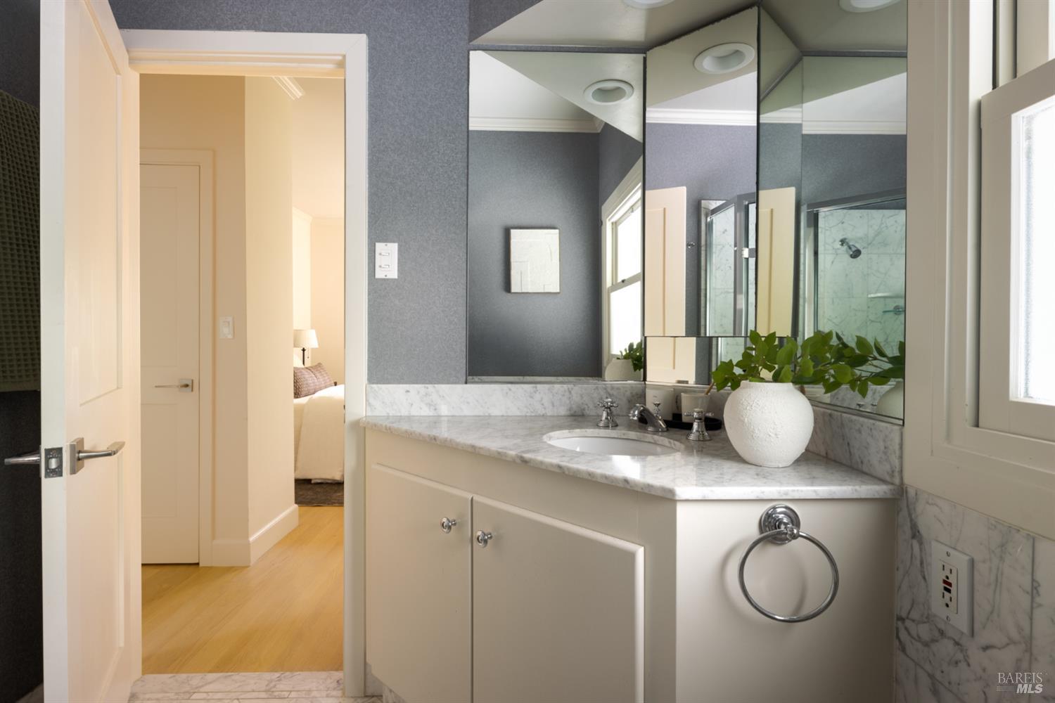 Detail Gallery Image 19 of 27 For 450 Woodland Rd, Kentfield,  CA 94904 - 4 Beds | 4 Baths