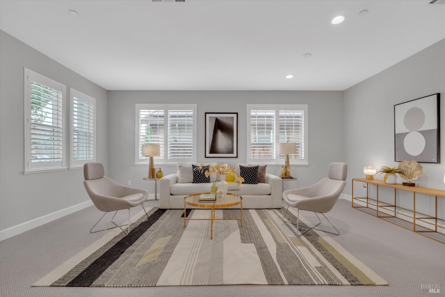 Detail Gallery Image 4 of 45 For 580 Kingbird Cir, Vacaville,  CA 95688 - 5 Beds | 4/1 Baths