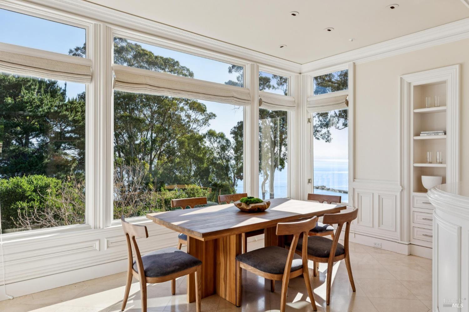 Detail Gallery Image 26 of 96 For 44 Marin Bay Park Ct, San Rafael,  CA 94901 - 5 Beds | 5/1 Baths