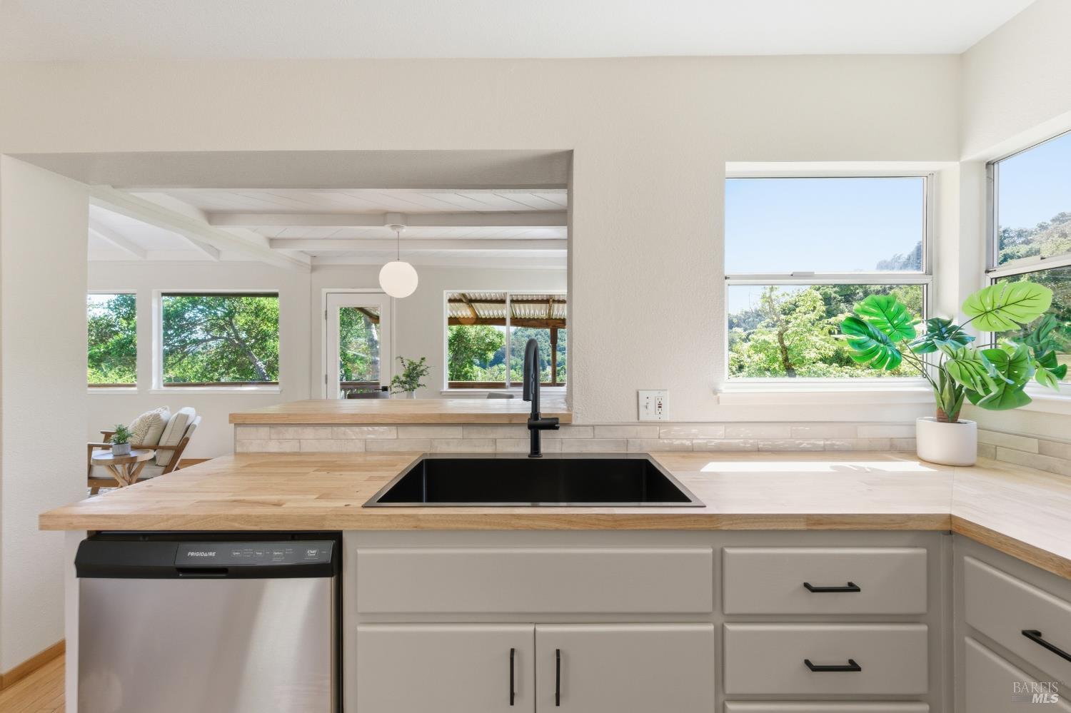 Detail Gallery Image 22 of 59 For 178 Reservoir Rd, San Rafael,  CA 94901 - 4 Beds | 3 Baths