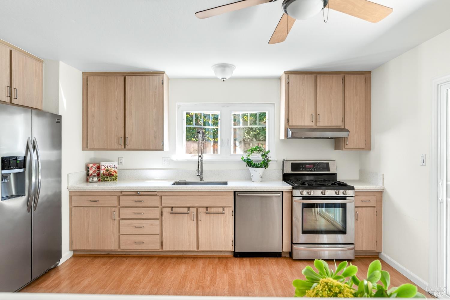 Detail Gallery Image 26 of 34 For 3541 Twin Oaks Dr, Napa,  CA 94558 - 4 Beds | 2 Baths