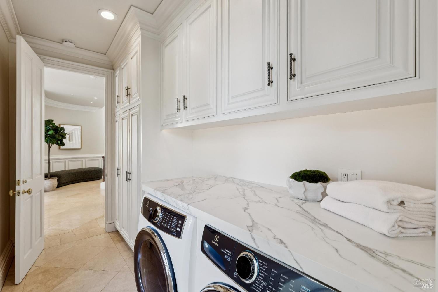 Detail Gallery Image 83 of 96 For 44 Marin Bay Park Ct, San Rafael,  CA 94901 - 5 Beds | 5/1 Baths