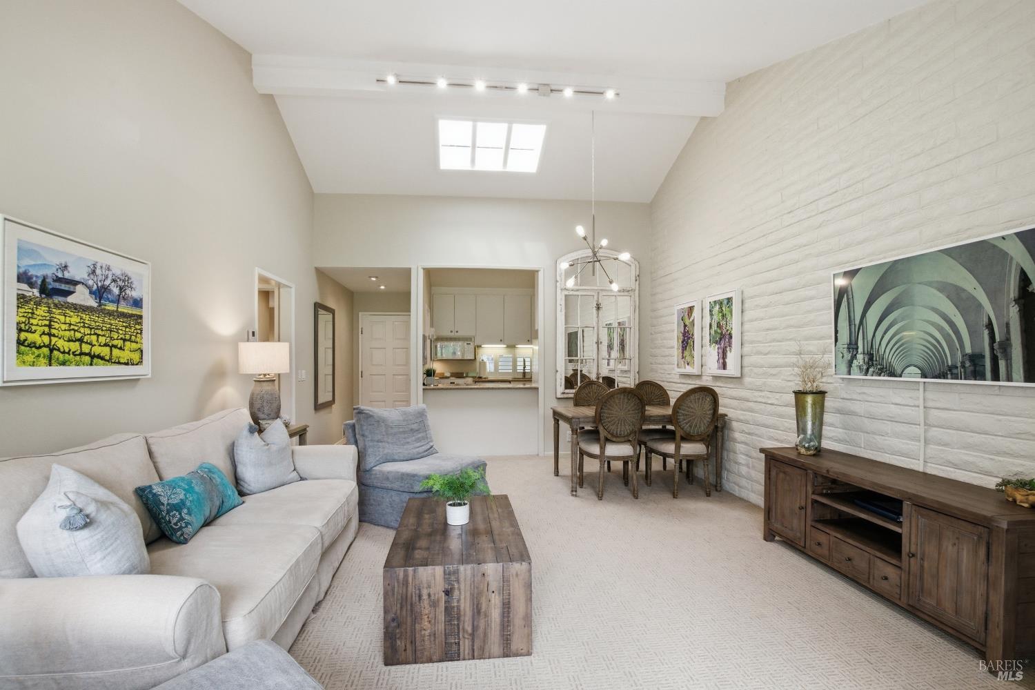 Detail Gallery Image 16 of 49 For 13 Fairways Dr, Napa,  CA 94558 - 2 Beds | 2 Baths