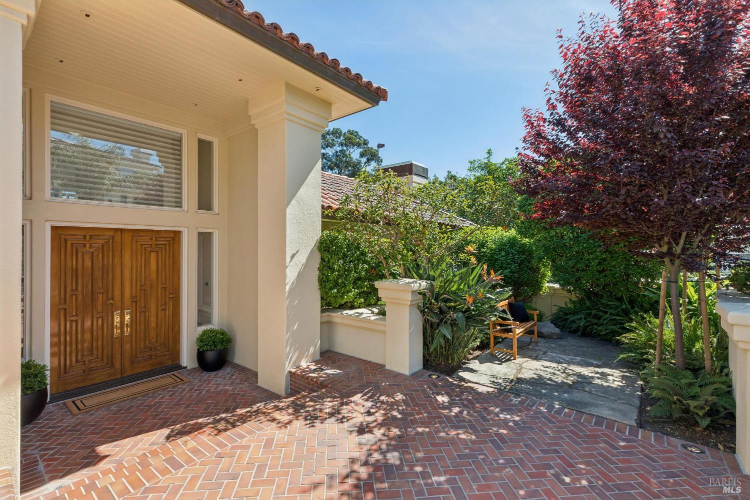 Detail Gallery Image 16 of 96 For 44 Marin Bay Park Ct, San Rafael,  CA 94901 - 5 Beds | 5/1 Baths