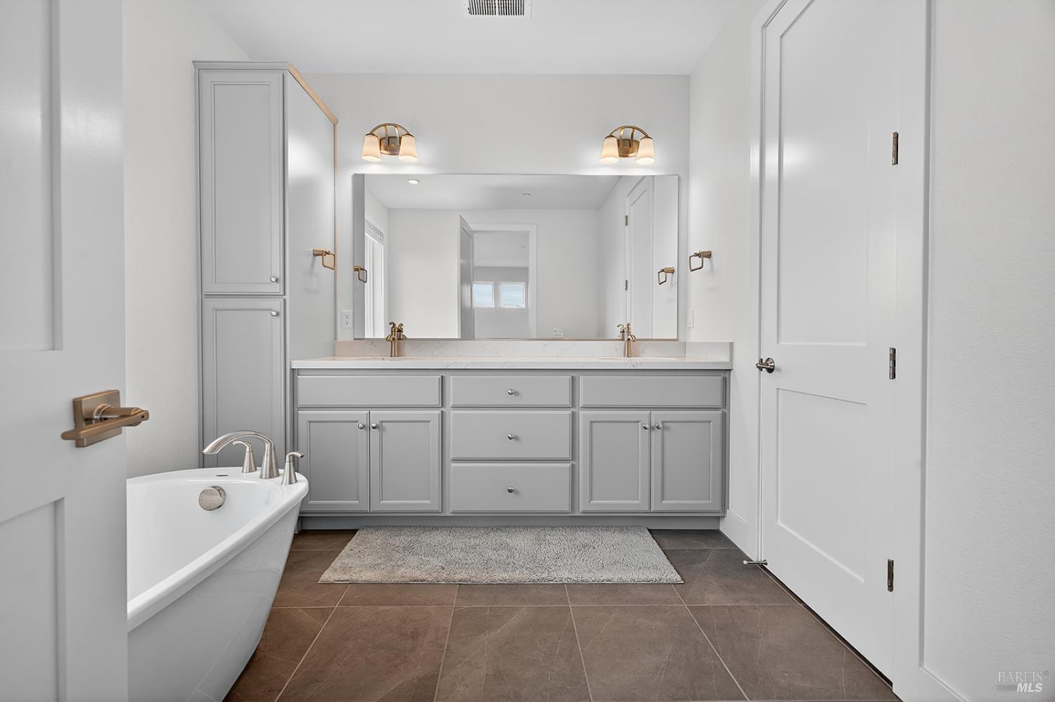 Detail Gallery Image 16 of 38 For 1145 Portello Ln, Windsor,  CA 95492 - 3 Beds | 3 Baths