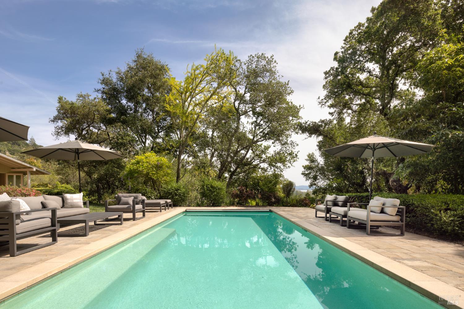 Detail Gallery Image 12 of 27 For 450 Woodland Rd, Kentfield,  CA 94904 - 4 Beds | 4 Baths