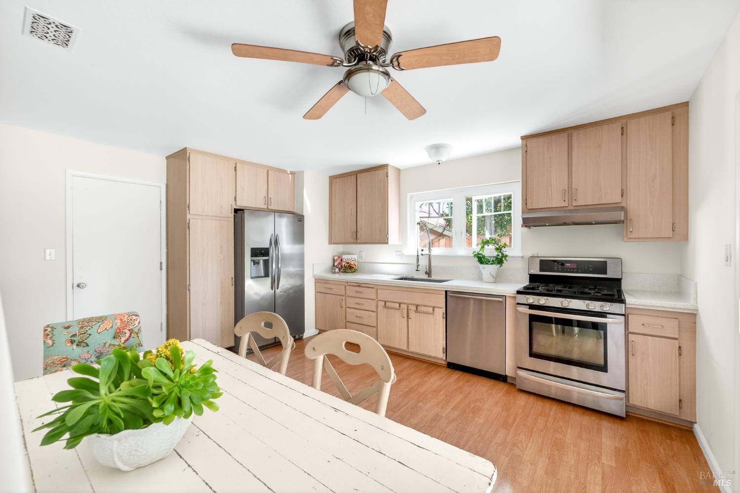 Detail Gallery Image 25 of 34 For 3541 Twin Oaks Dr, Napa,  CA 94558 - 4 Beds | 2 Baths