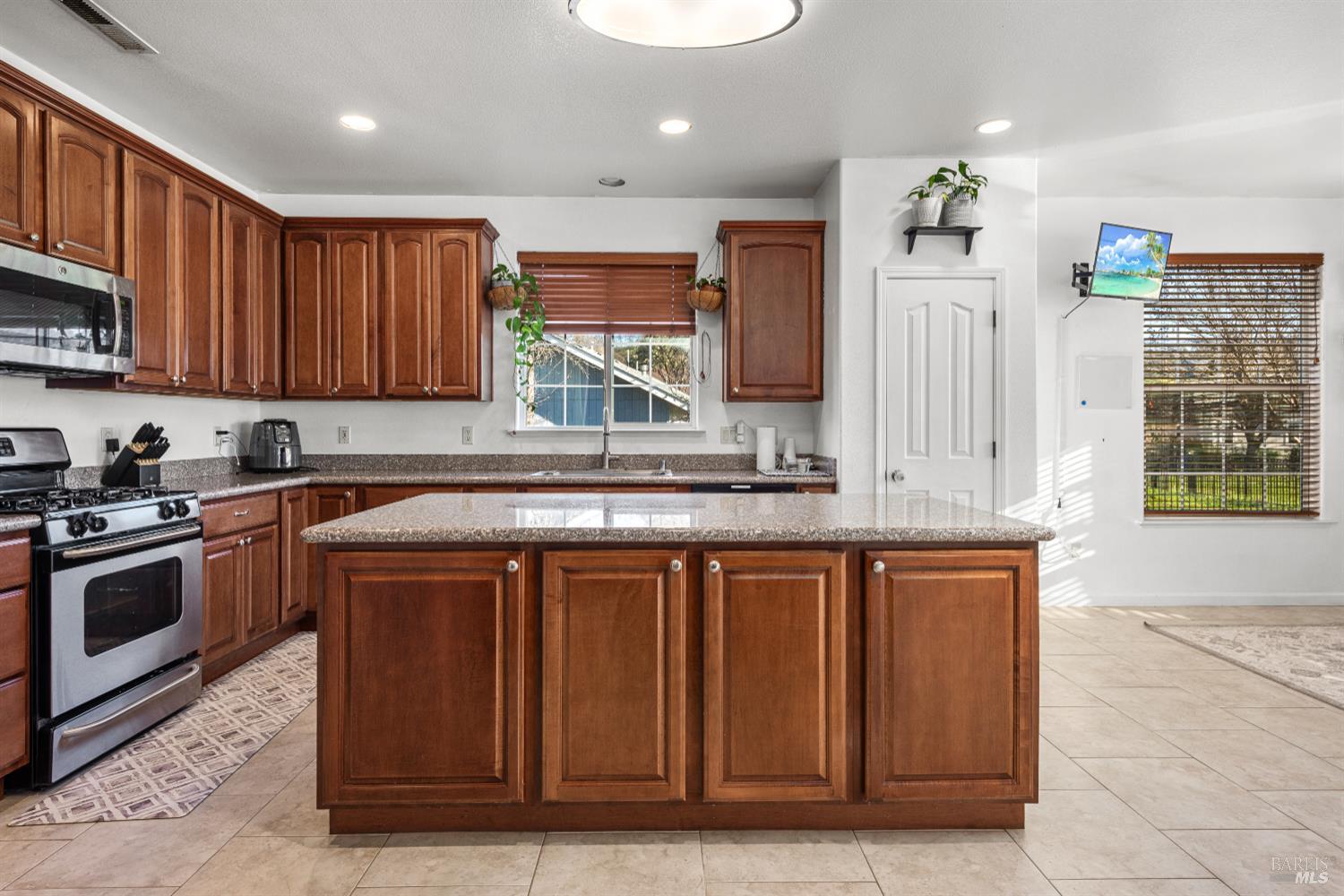 Detail Gallery Image 24 of 37 For 18094 Spyglass Rd, Hidden Valley Lake,  CA 95467 - 3 Beds | 2 Baths