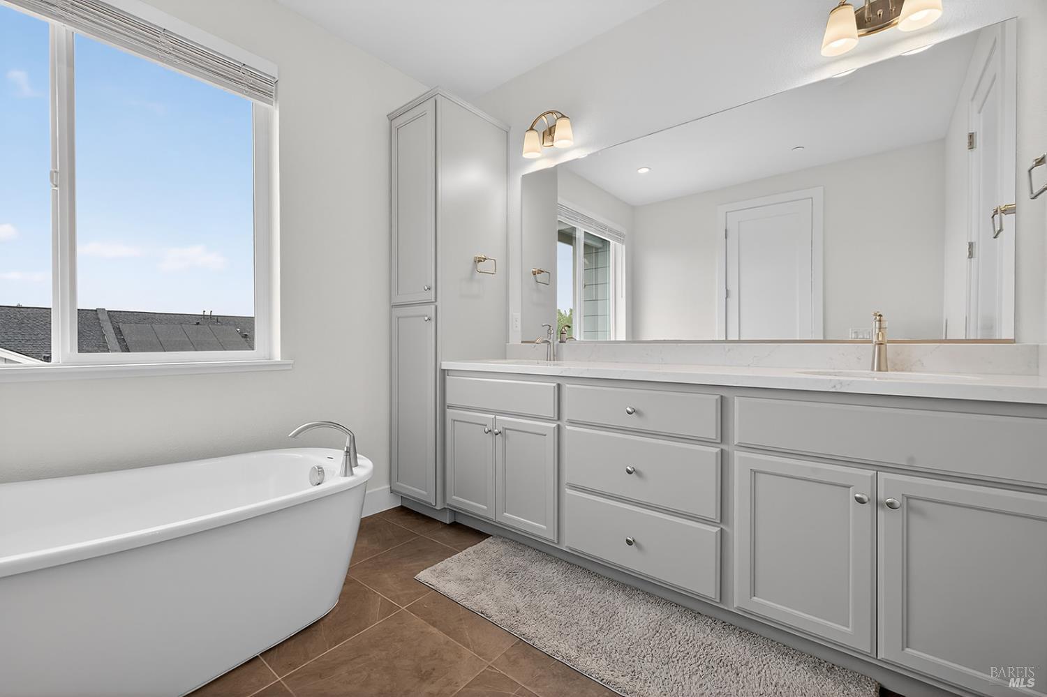 Detail Gallery Image 18 of 38 For 1145 Portello Ln, Windsor,  CA 95492 - 3 Beds | 3 Baths