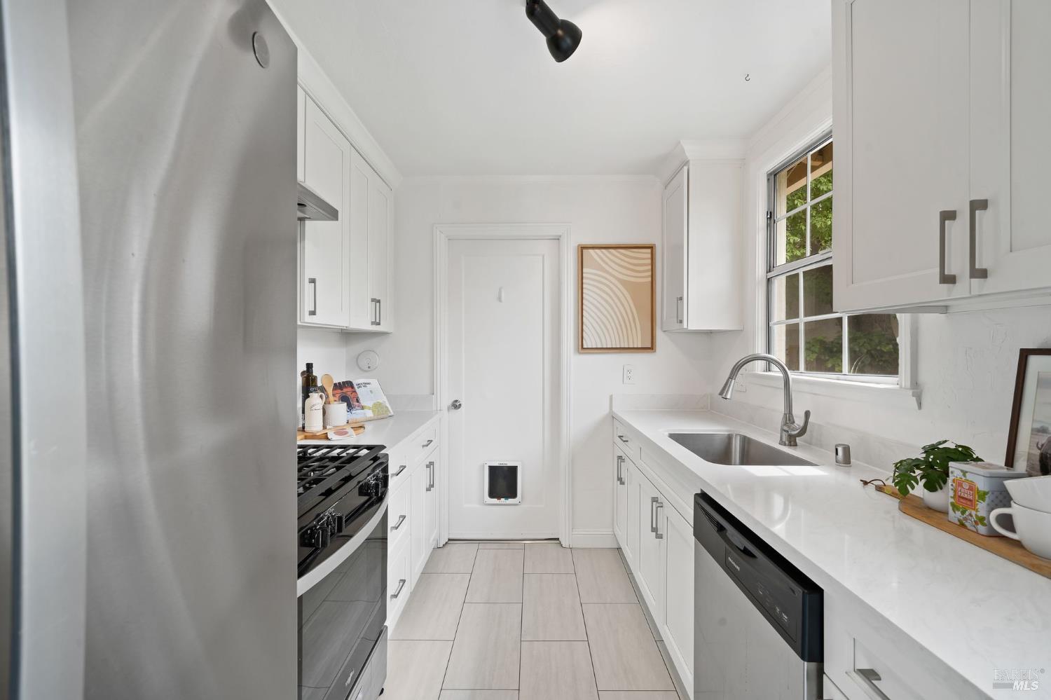 Detail Gallery Image 13 of 34 For 218 Hillcrest Ave, Benicia,  CA 94510 - 2 Beds | 1 Baths