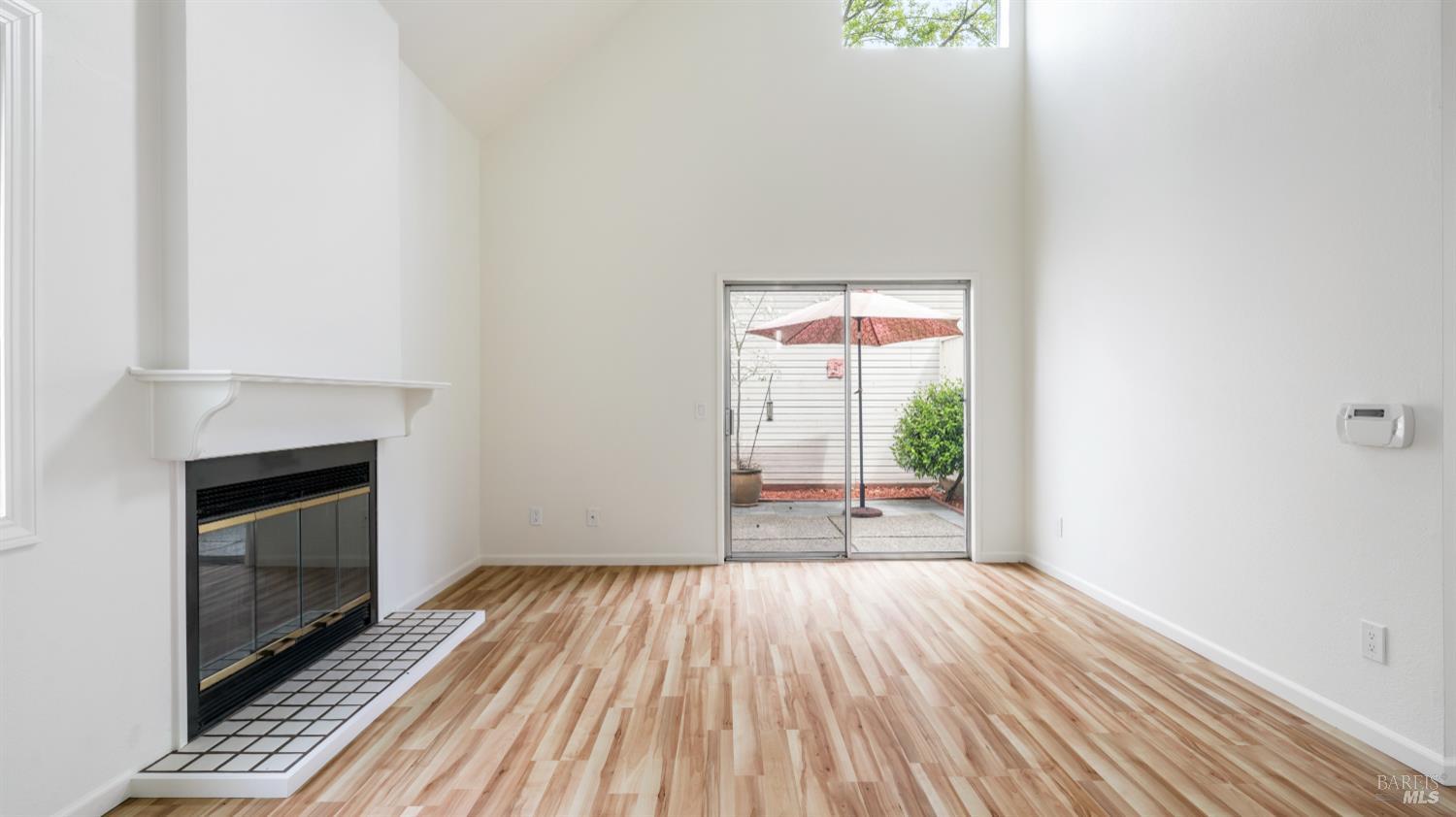 Detail Gallery Image 6 of 33 For 3335 Yulupa Ave, Santa Rosa,  CA 95405 - 3 Beds | 1/1 Baths