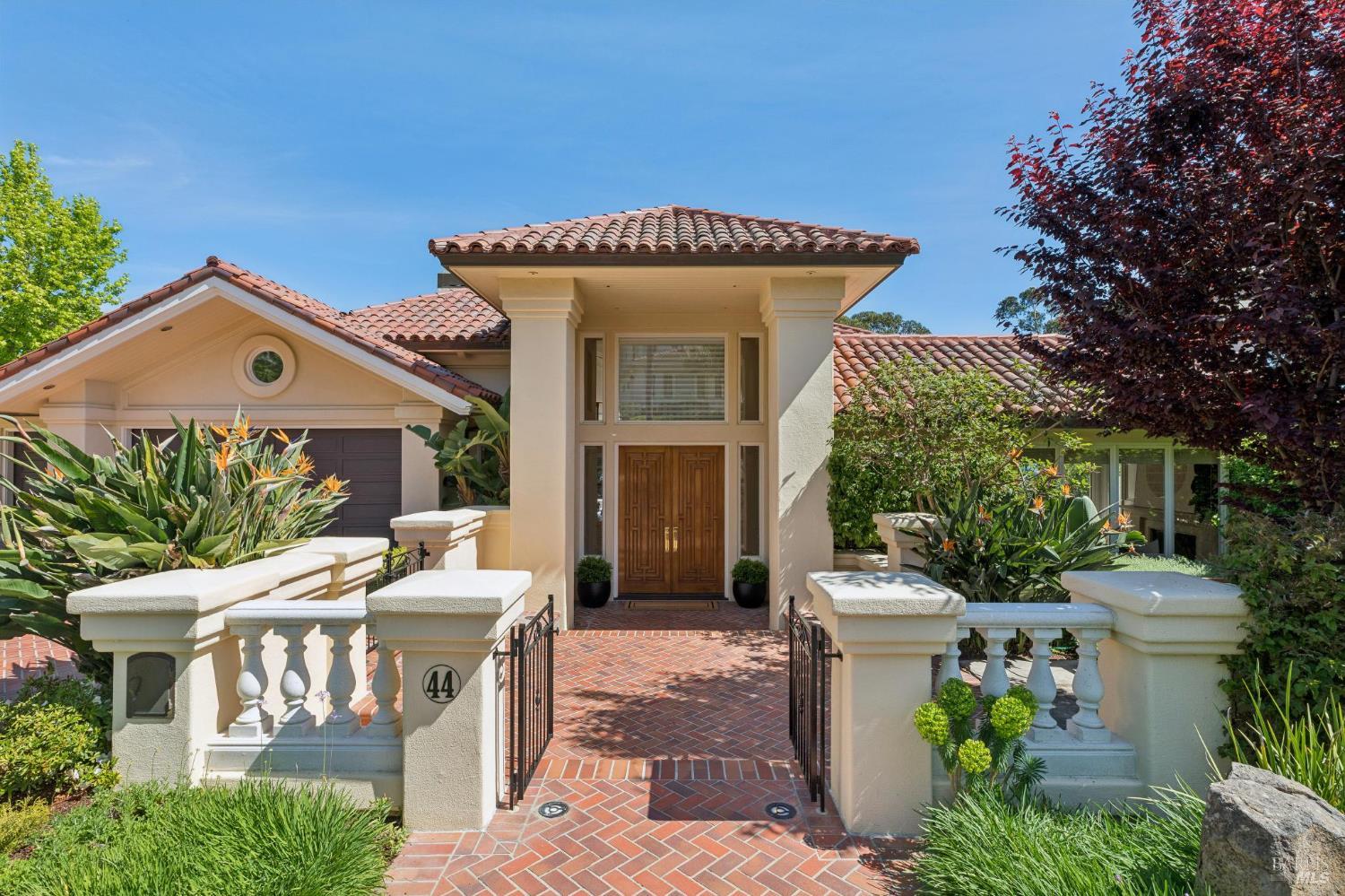 Detail Gallery Image 14 of 96 For 44 Marin Bay Park Ct, San Rafael,  CA 94901 - 5 Beds | 5/1 Baths