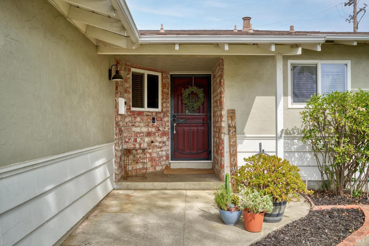 Detail Gallery Image 4 of 30 For 100 Anita Ct, Vacaville,  CA 95688 - 3 Beds | 2 Baths