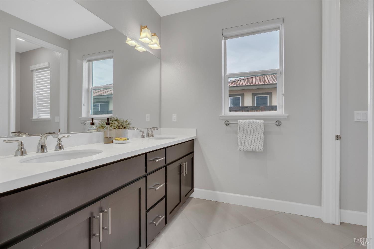 Detail Gallery Image 16 of 45 For 580 Kingbird Cir, Vacaville,  CA 95688 - 5 Beds | 4/1 Baths