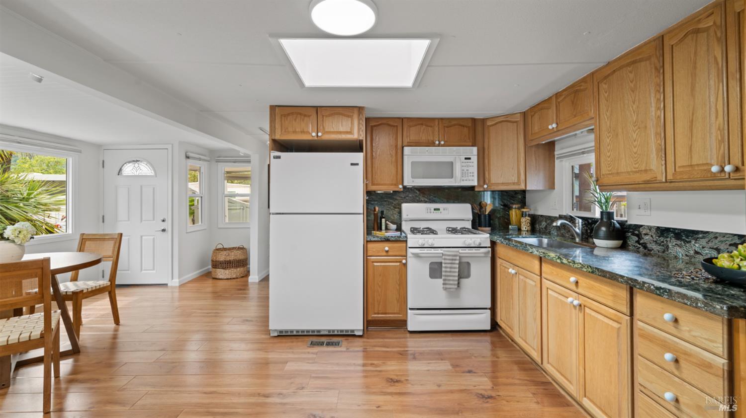 Detail Gallery Image 9 of 44 For 204 Barcelona Ave, Novato,  CA 94949 - 2 Beds | 2 Baths