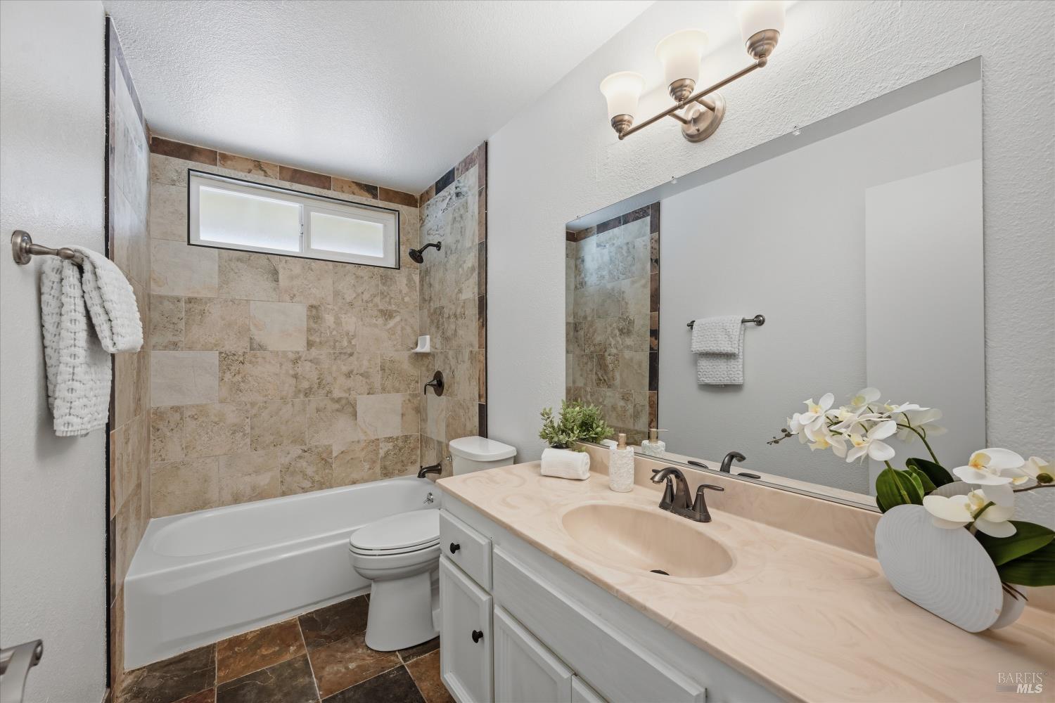 Detail Gallery Image 33 of 43 For 450 Nikki Dr, Santa Rosa,  CA 95401 - 4 Beds | 3 Baths