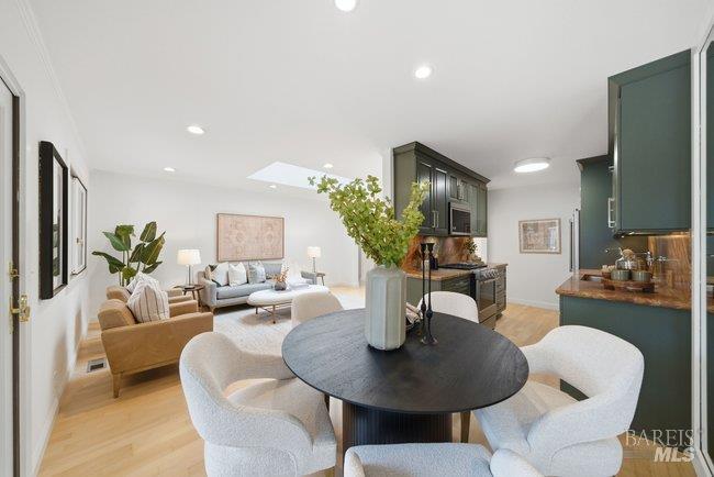 Detail Gallery Image 12 of 50 For 10 Catalpa Ave #7,  Mill Valley,  CA 94941 - 2 Beds | 1 Baths