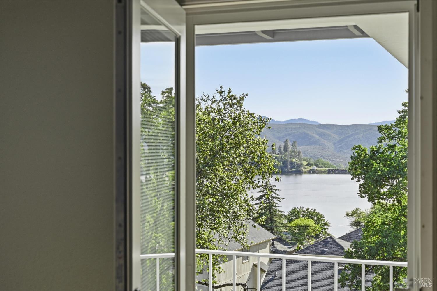 Detail Gallery Image 17 of 40 For 18669 Deer Hill Rd, Hidden Valley Lake,  CA 95467 - 3 Beds | 2 Baths