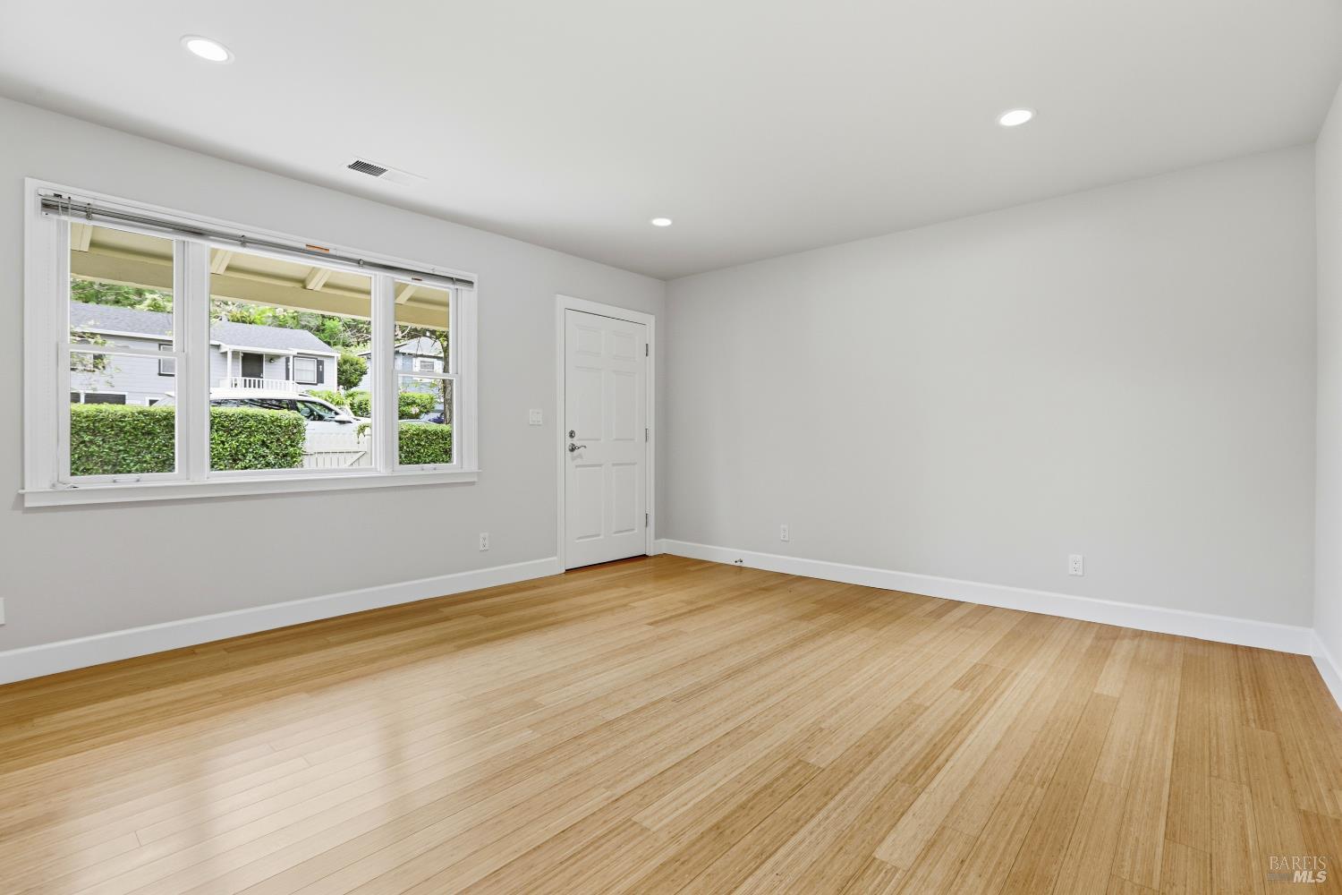 Detail Gallery Image 5 of 29 For 2166 5th Ave, San Rafael,  CA 94901 - 3 Beds | 1 Baths