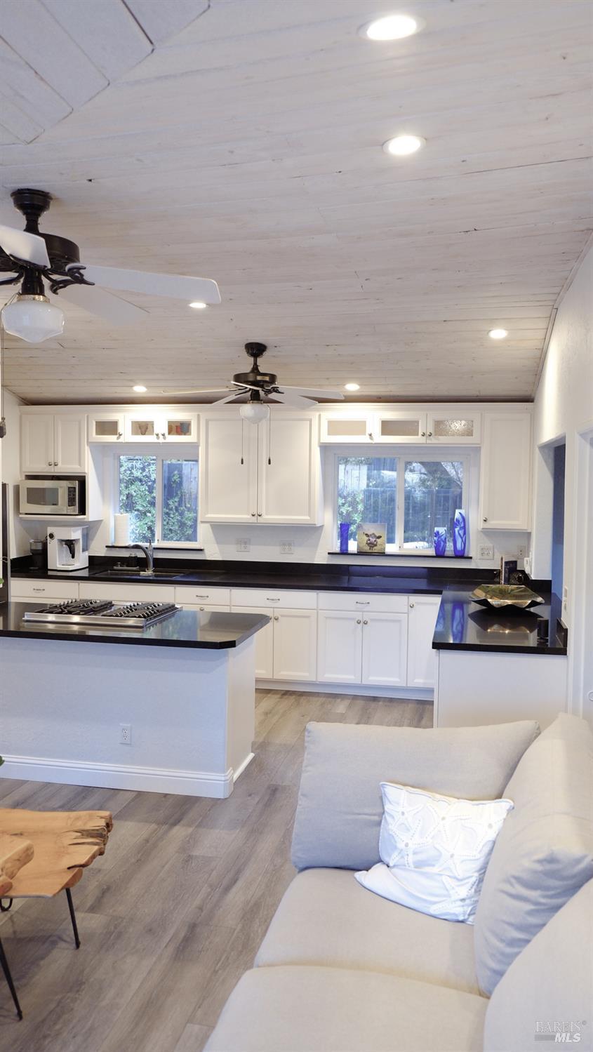 Detail Gallery Image 7 of 34 For 4405 Silverado Trl, Calistoga,  CA 94515 - 3 Beds | 1/1 Baths