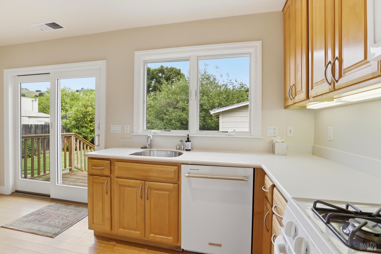 Detail Gallery Image 9 of 29 For 2166 5th Ave, San Rafael,  CA 94901 - 3 Beds | 1 Baths