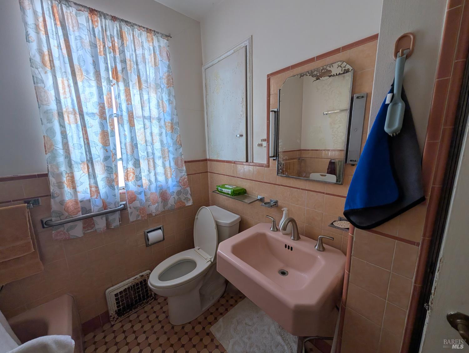 Detail Gallery Image 7 of 19 For Address Is Not Disclosed, Mill Valley,  CA 94901 - 3 Beds | 1 Baths