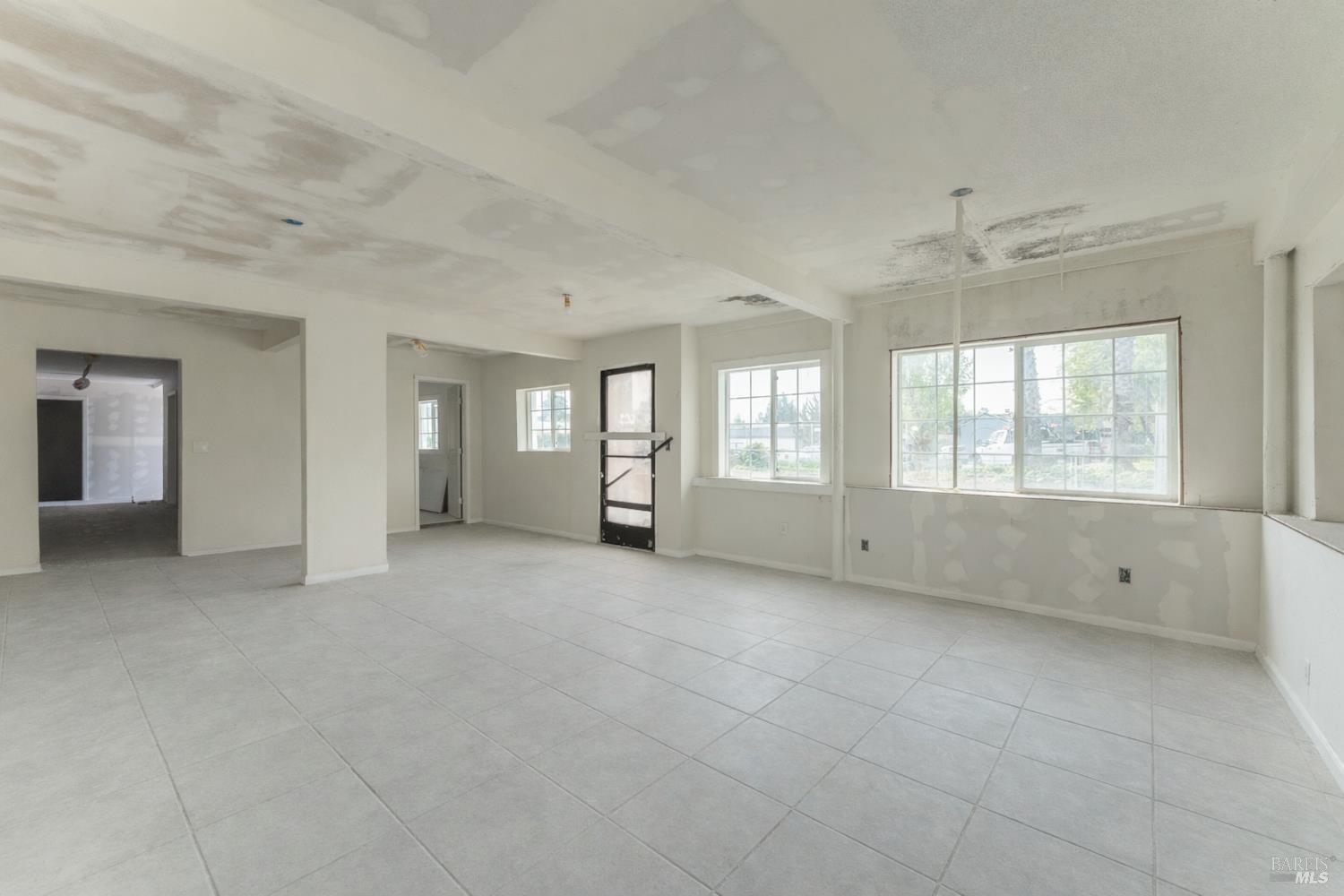 Detail Gallery Image 4 of 14 For 735 S State St, Ukiah,  CA 95482 - – Beds | – Baths