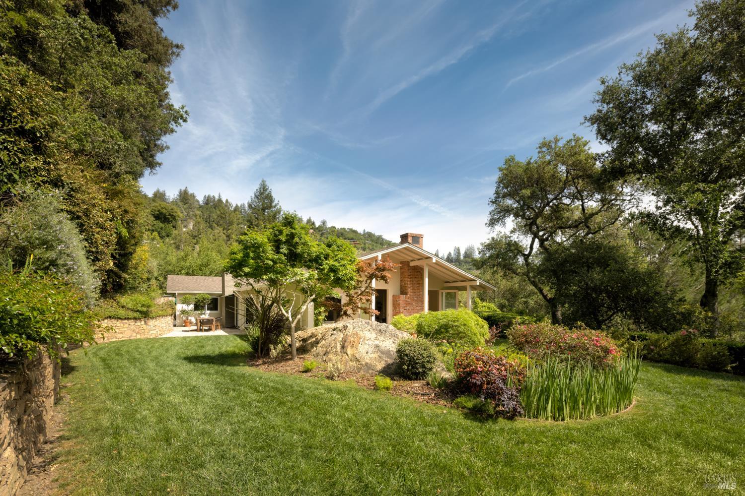 Detail Gallery Image 10 of 27 For 450 Woodland Rd, Kentfield,  CA 94904 - 4 Beds | 4 Baths
