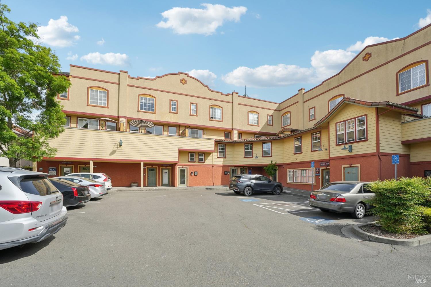 Detail Gallery Image 3 of 45 For 43 Johnson St, Windsor,  CA 95492 - 3 Beds | 2/1 Baths